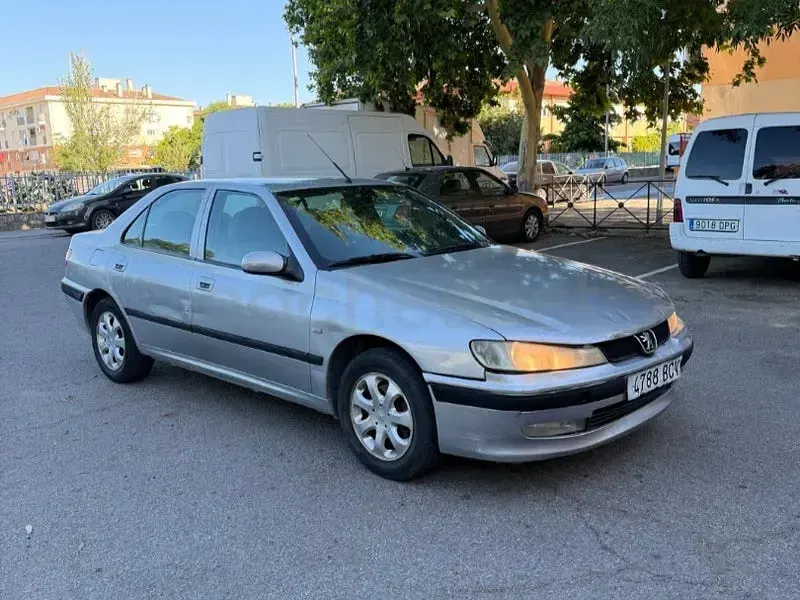 Usado Peugeot 406 110 CV (80 kW) 2003 Gris / plata Berlina