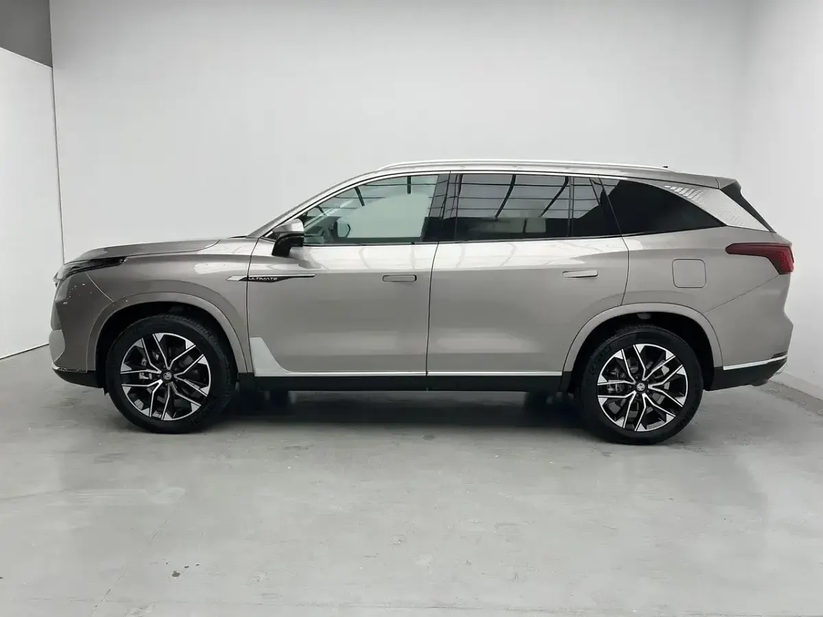 Usado MG MGS9 299 CV (219 kW) 2026 Gris SUV