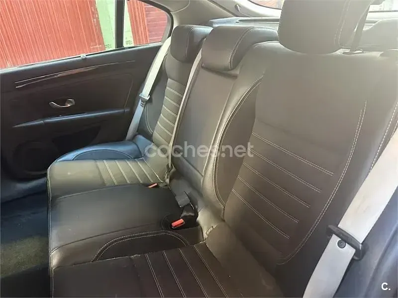 Usado Renault Laguna III Bose Edition 131 CV (96 kW) 2015 Negro Berlina
