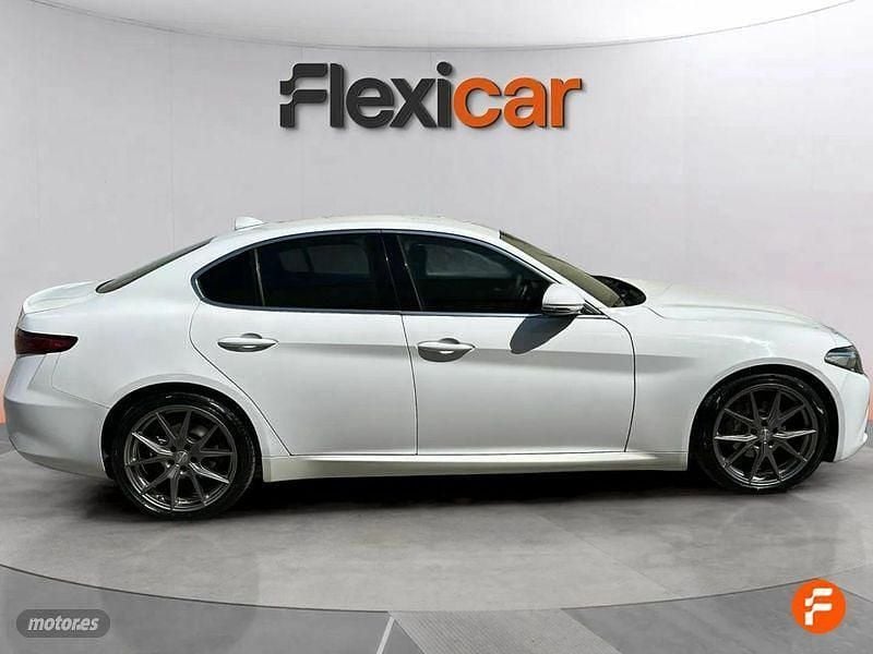 Usado Alfa Romeo Giulia Super 180 CV (132 kW) 2017 Blanco Berlina