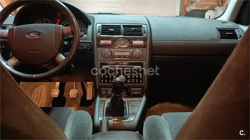 Usado Ford Mondeo Ghia 145 CV (106 kW) 2005 Negro Berlina