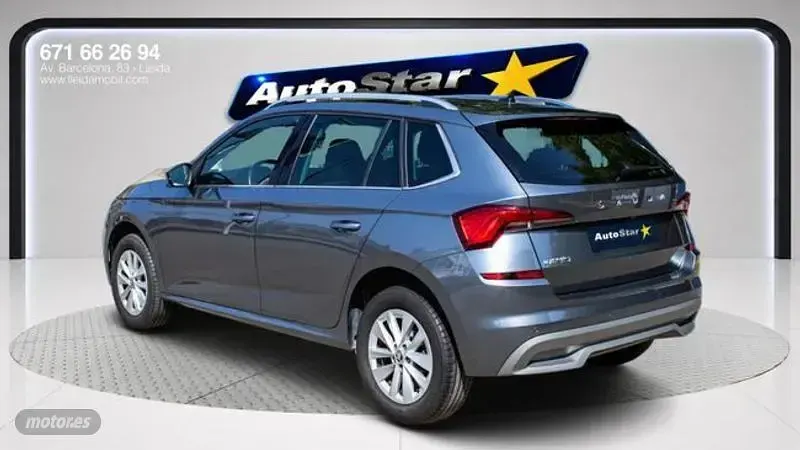 Usado Skoda Kamiq Selection 115 CV (84 kW) 2023 Gris SUV