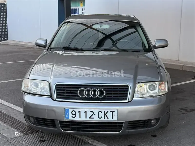 Usado Audi A6 130 CV (95 kW) 2003 Gris / plata Berlina