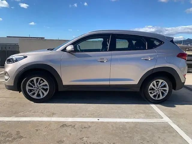Usado Hyundai Tucson GO! 141 CV (103 kW) 2018 Gris SUV