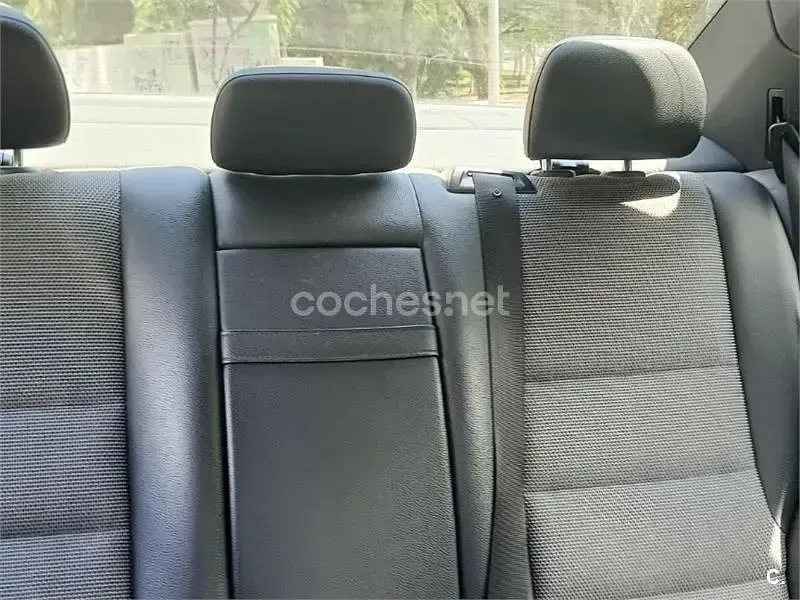 Usado Mercedes C180 Avantgarde 156 CV (114 kW) 2012 Gris / plata Berlina