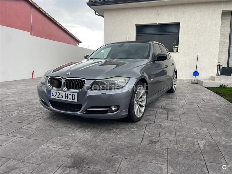 Gris / plata Usado 2011 BMW 318 Luxury Line Berlina | 8000 € (Buen precio) - Imagen 1/4