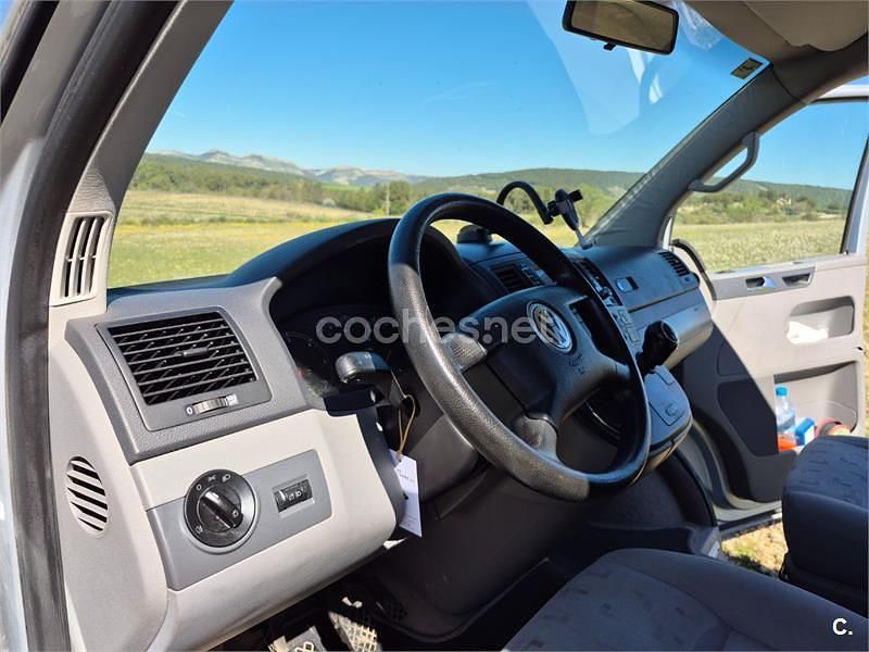 Usado VW Multivan Trendline 104 CV (76 kW) 2006 Gris / plata Monovolumen