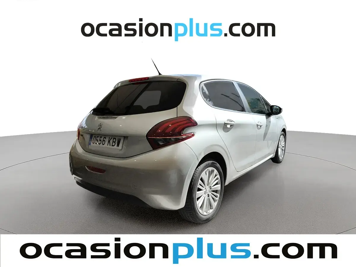 Usado Peugeot 208 Style 75 CV (55 kW) 2017 Gris plata Utilitario
