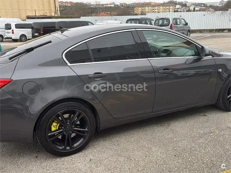 Usado Opel Insignia Sport 180 CV (132 kW) 2011 Gris / plata Berlina