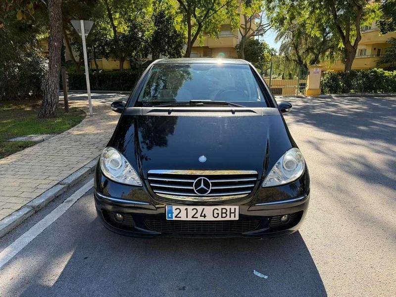 Usado Mercedes A180 109 CV (80 kW) 2008 Negro Utilitario