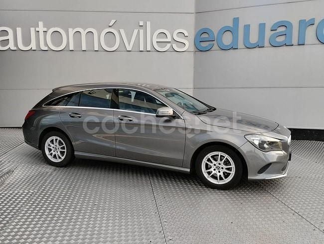 Gris / plata Usado 2019 Mercedes CLA180 Shooting Brake Familiar | 21.800 € - Imagen 1/4