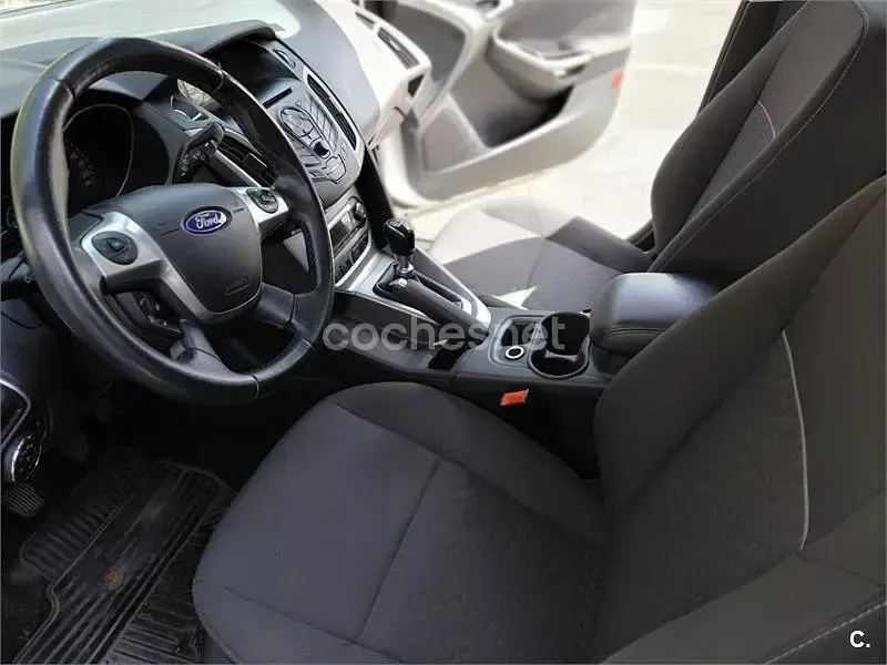 Usado Ford Focus Sport 115 CV (84 kW) 2014 Gris / plata Berlina