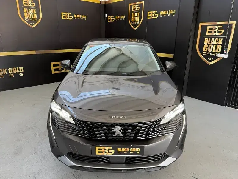 Usado Peugeot 3008 Allure 130 CV (95 kW) 2021 Gris / plata SUV