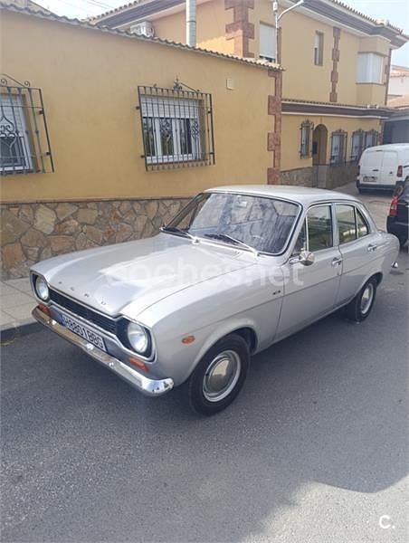 Usado Ford Escort 60 CV (44 kW) 1994 Gris / plata Berlina