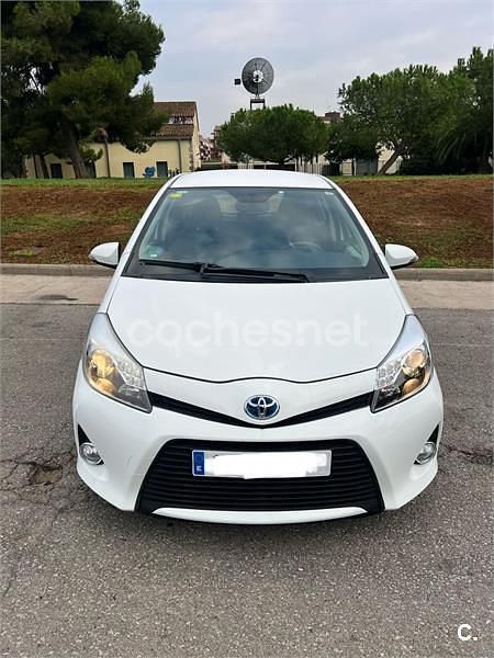 Blanco Usado 2014 Toyota Yaris Hybrid Active Berlina | 9599 € (Super precio) - Imagen 1/4