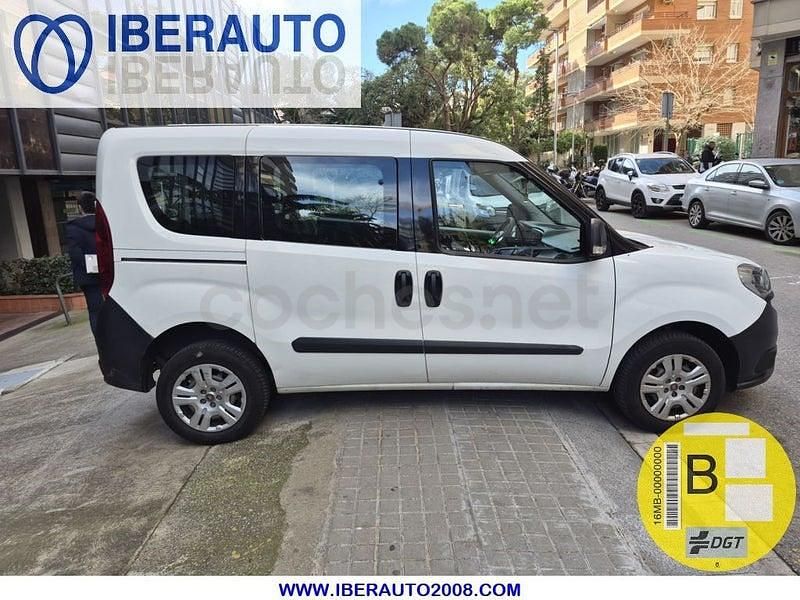 Usado Fiat Doblò Easy 90 CV (66 kW) 2016 Blanco Monovolumen