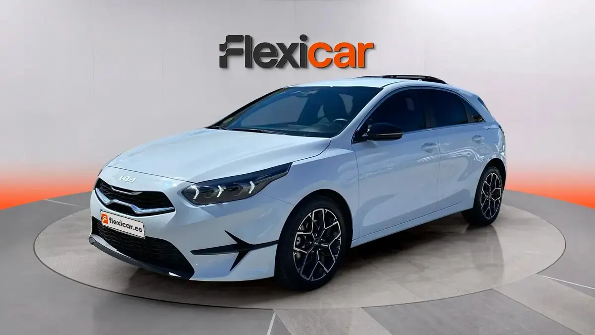 Usado Kia Ceed Style 100 CV (73 kW) 2025 Blanco Utilitario