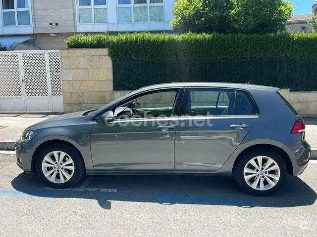 Usado VW Golf VII Sportline 125 CV (91 kW) 2018 Gris / plata Berlina
