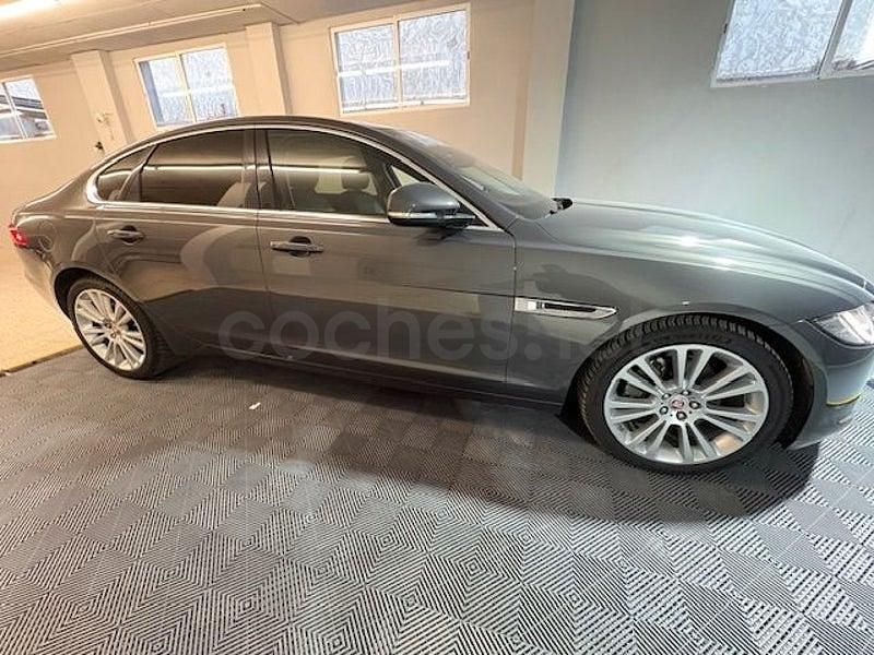 Usado Jaguar XF Prestige 163 CV (119 kW) 2018 Marrón Berlina