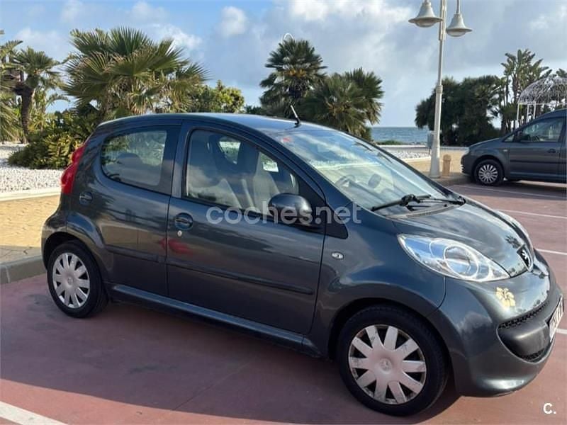 Usado Peugeot 107 68 CV (50 kW) 2007 Azul Utilitario