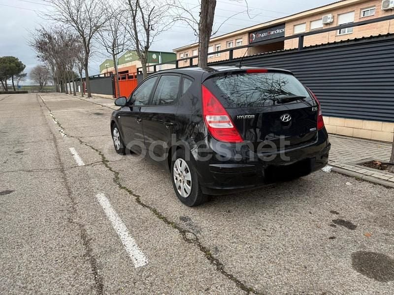 Usado Hyundai i30 Style 115 CV (84 kW) 2008 Negro Berlina