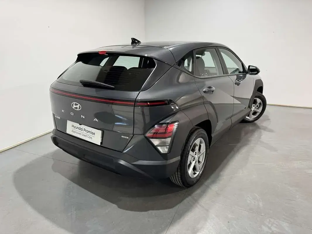 Usado Hyundai Kona 141 CV (103 kW) 2024 Gris SUV