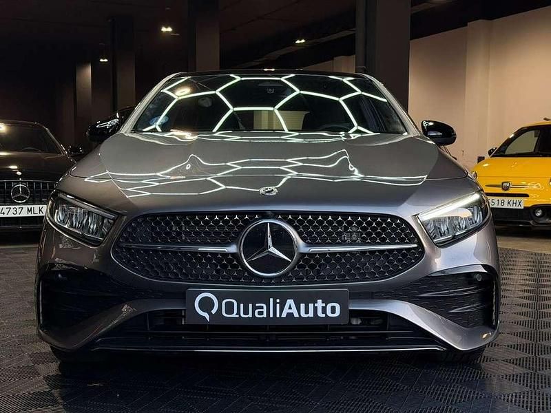 Usado Mercedes A250 218 CV (160 kW) 2025 Gris Berlina