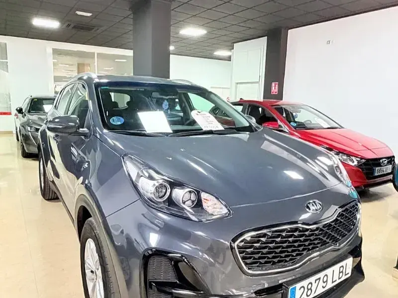 Usado Kia Sportage 136 CV (100 kW) 2019 Gris / plata SUV