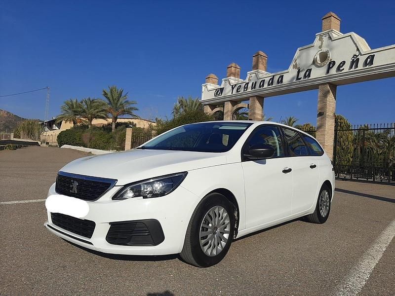 Usado Peugeot 308 SW Access 100 CV (73 kW) 2019 Blanco Familiar