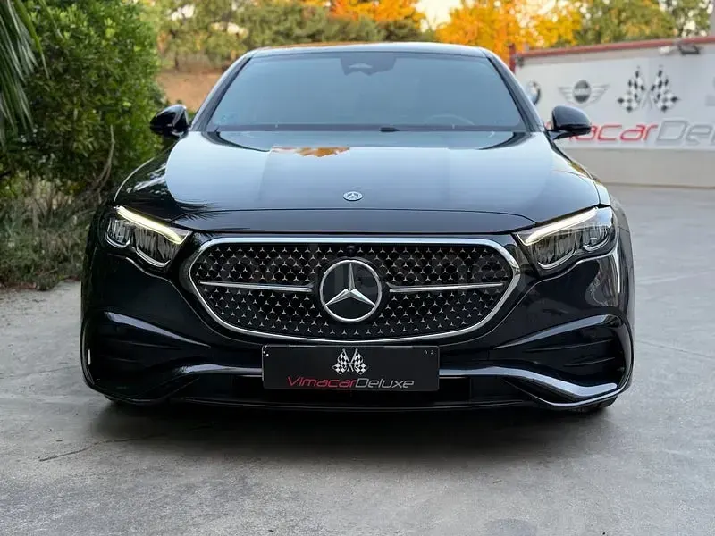 Usado Mercedes E220 197 CV (144 kW) 2025 Gris / plata Berlina