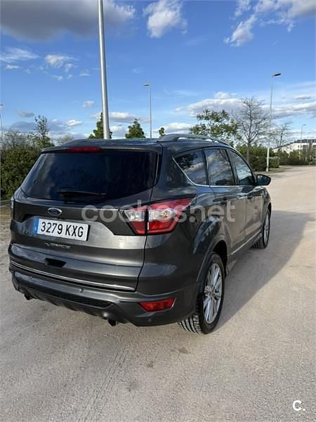 Usado Ford Kuga Vignale 176 CV (129 kW) 2019 Gris / plata SUV