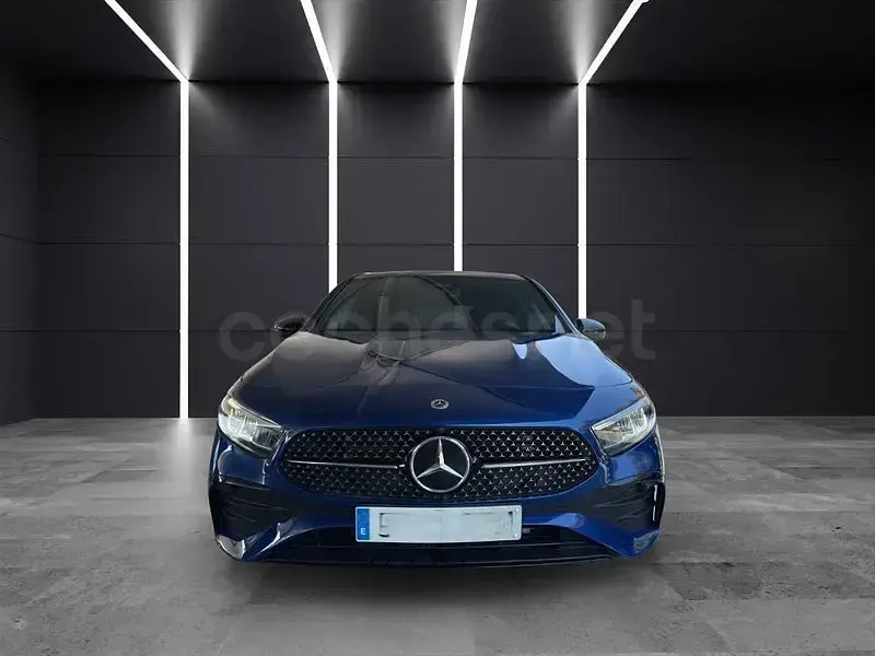 Usado Mercedes A200 150 CV (110 kW) 2025 Azul Berlina