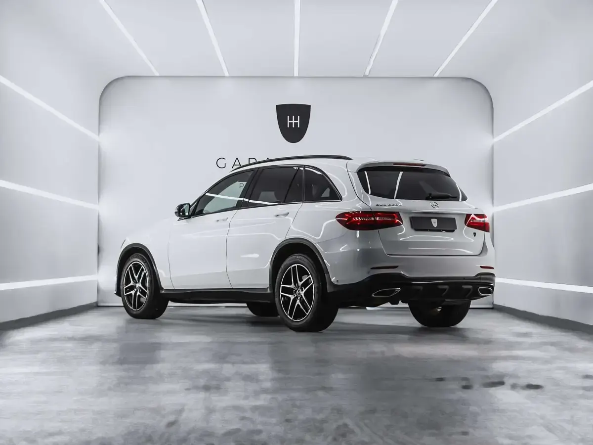 Usado Mercedes GLC220 AMG line 170 CV (125 kW) 2019 Blanco SUV