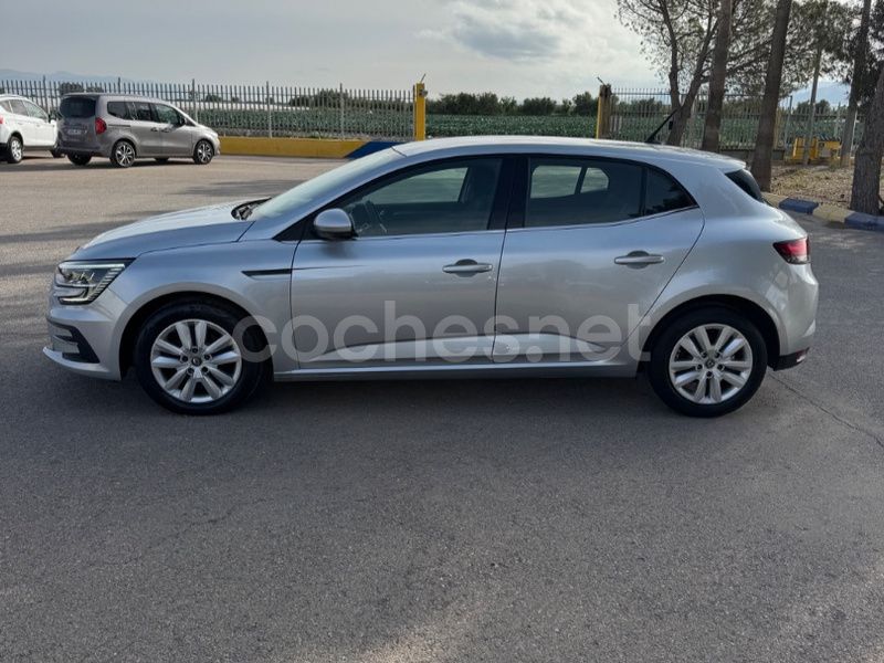 Usado Renault Mégane IV Business 115 CV (84 kW) 2021 Gris / plata Berlina