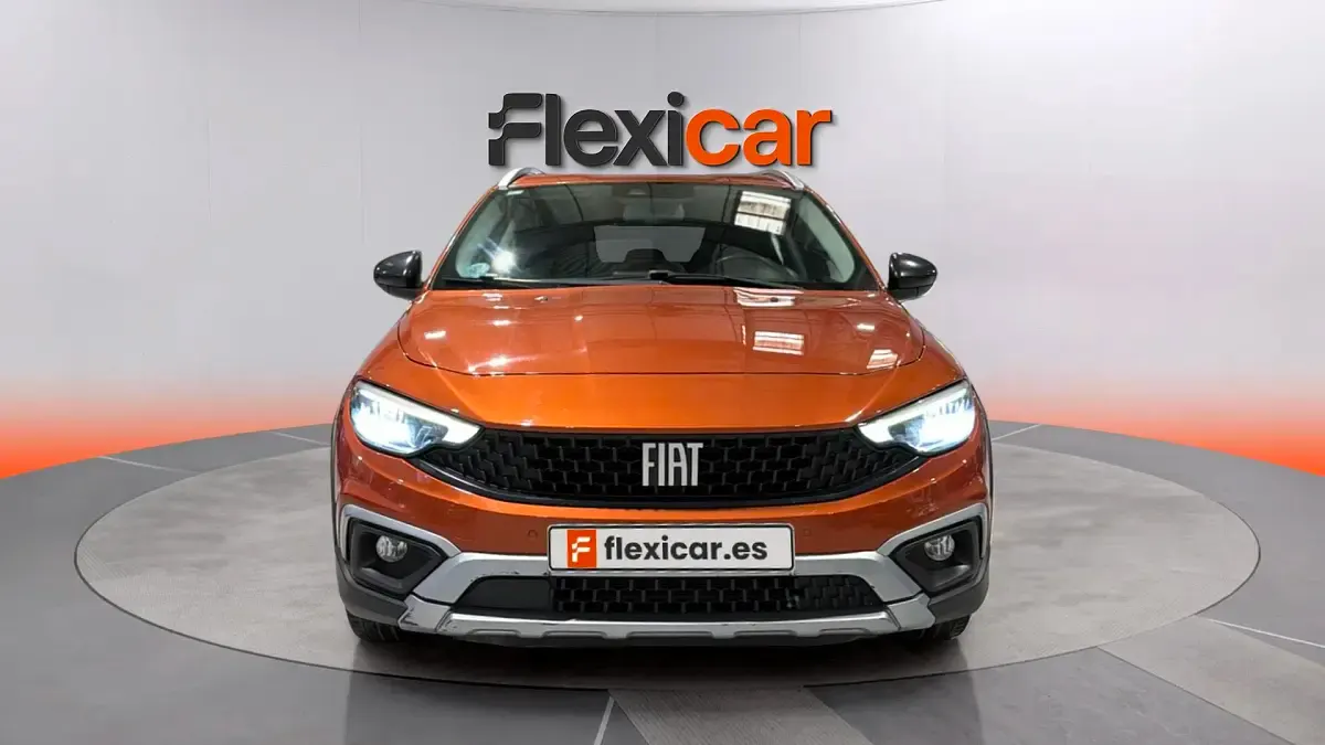 Usado Fiat Tipo Cross 101 CV (74 kW) 2021 Naranja Berlina