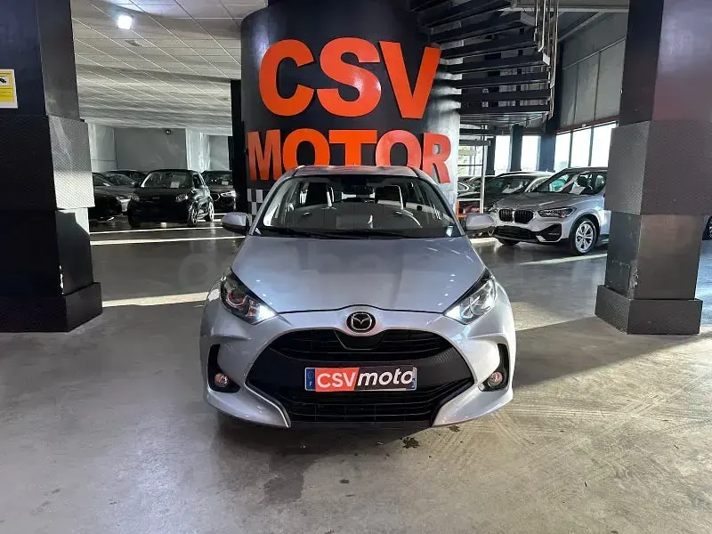 Usado Mazda 2 116 CV (85 kW) 2023 Gris / plata Utilitario
