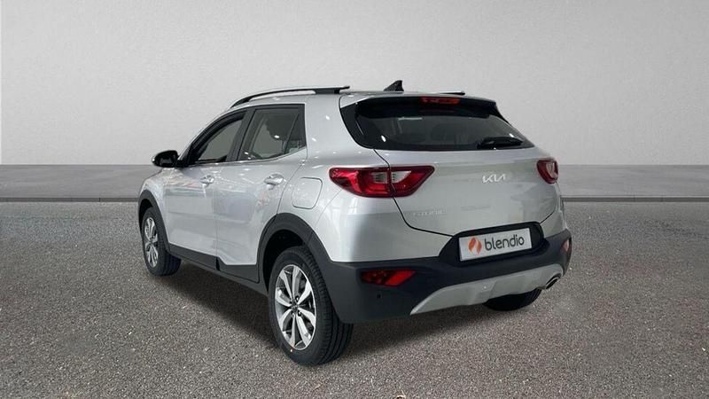 Usado Kia Stonic 79 CV (58 kW) 2024 Gris SUV