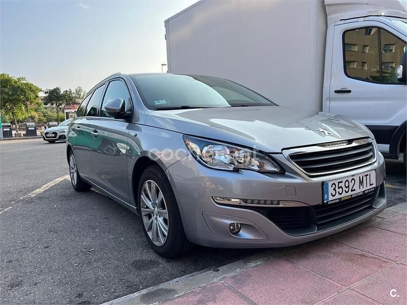 Usado Peugeot 308 Style 100 CV (73 kW) 2016 Gris / plata Berlina