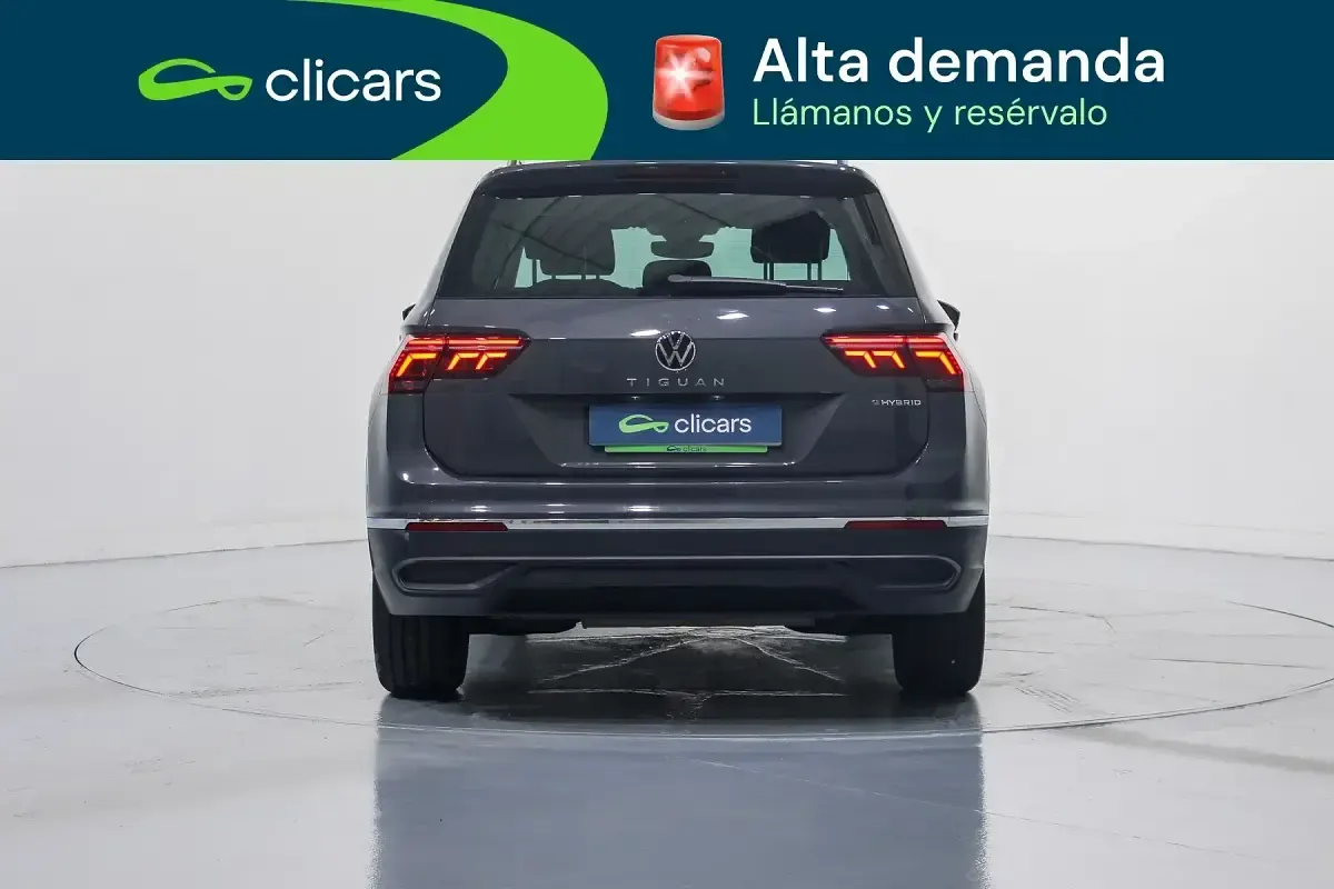 Usado VW Tiguan Life 245 CV (180 kW) 2022 Gris / plata SUV