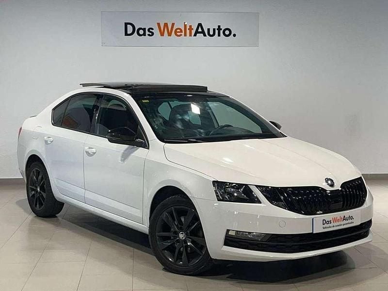 Blanco Usado 2020 Skoda Octavia Ambition Utilitario | 16.990 € (Precio justo) - Imagen 1/4