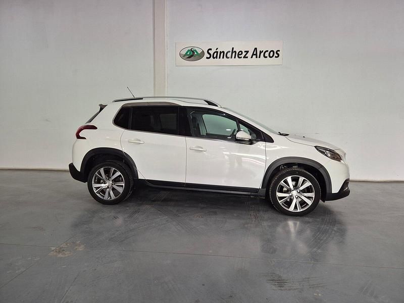 Usado Peugeot 2008 Allure 100 CV (73 kW) 2019 Blanco SUV