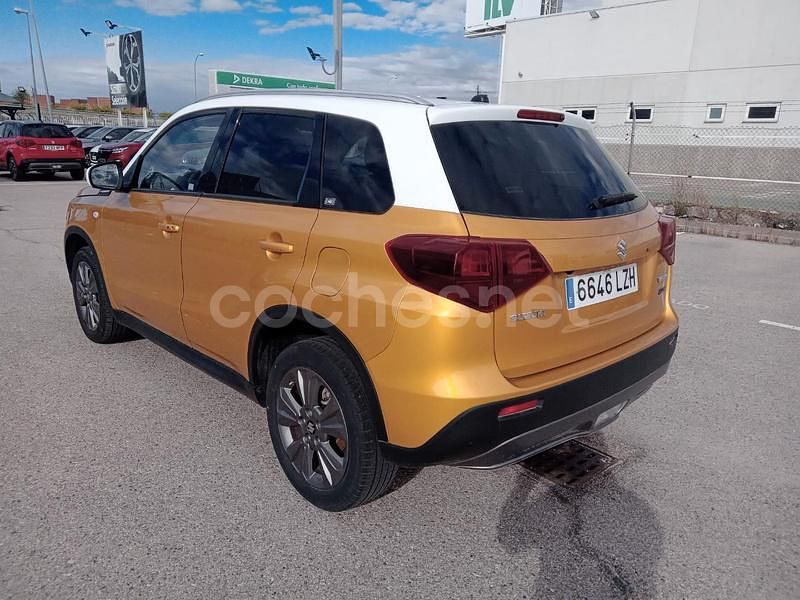 Usado Suzuki Vitara 116 CV (85 kW) 2022 Amarillo SUV