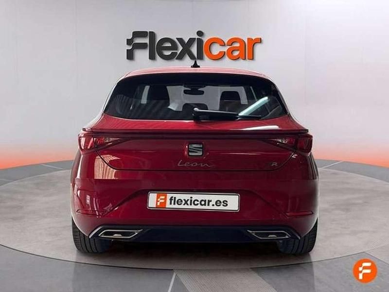 Usado Seat Leon FR 116 CV (85 kW) 2024 Rojo Utilitario