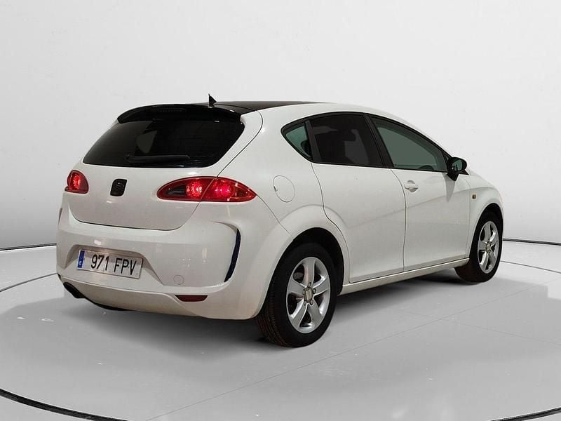 Usado Seat Leon Sport 103 CV (75 kW) 2007 Blanco Berlina