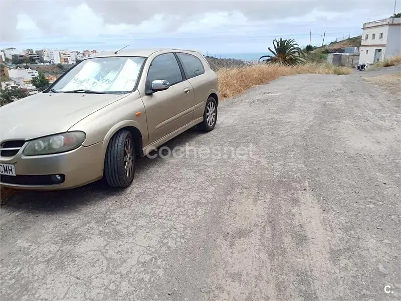 Usado Nissan Almera Tekna 98 CV (72 kW) 2003 Marrón Berlina