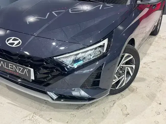 Nuevo Hyundai i20 99 CV (72 kW) 2025 Gris Utilitario