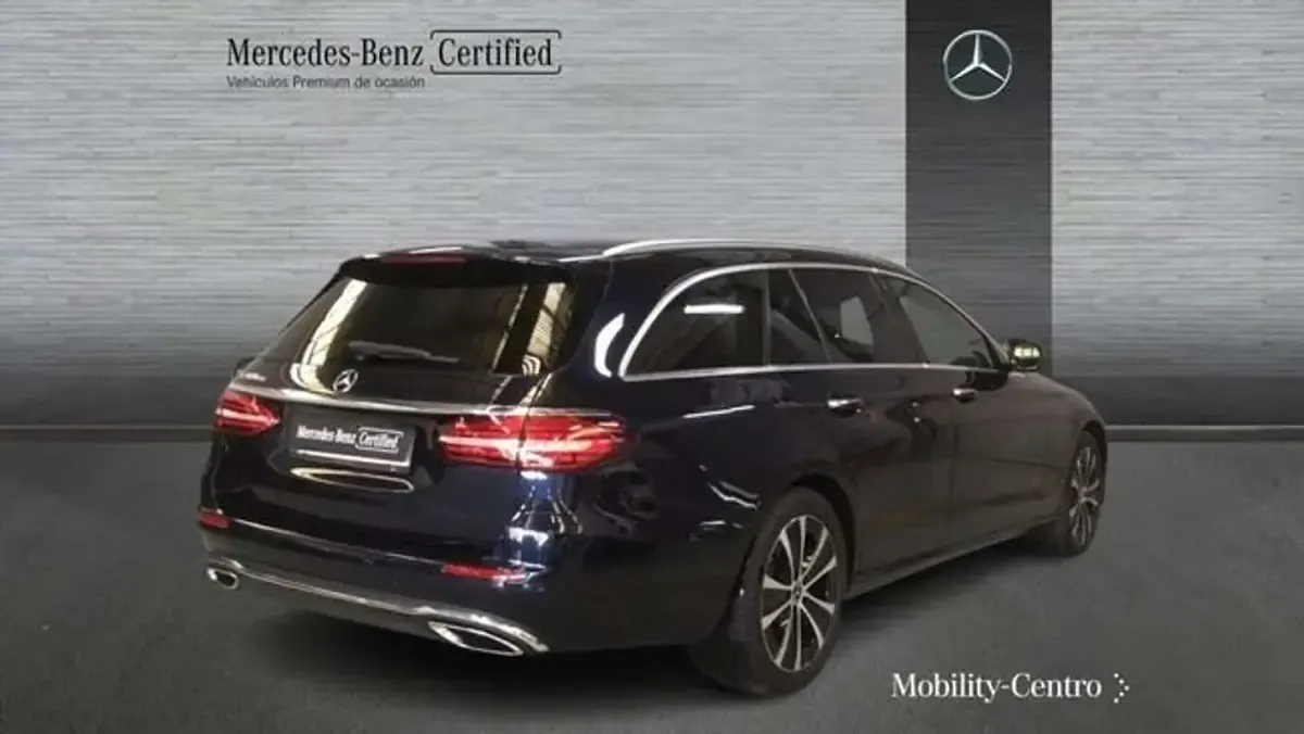 Usado Mercedes E300 306 CV (225 kW) 2024 Azul Familiar