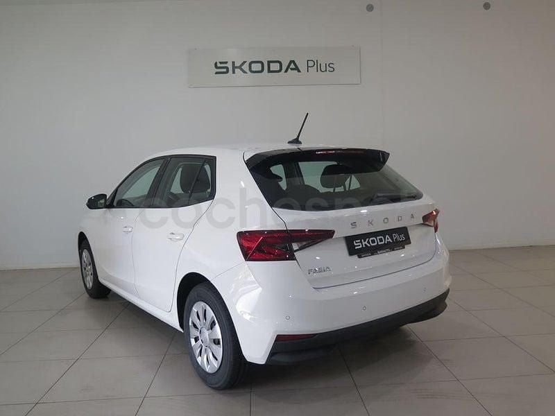 Usado Skoda Fabia 80 CV (58 kW) 2024 Blanco Berlina
