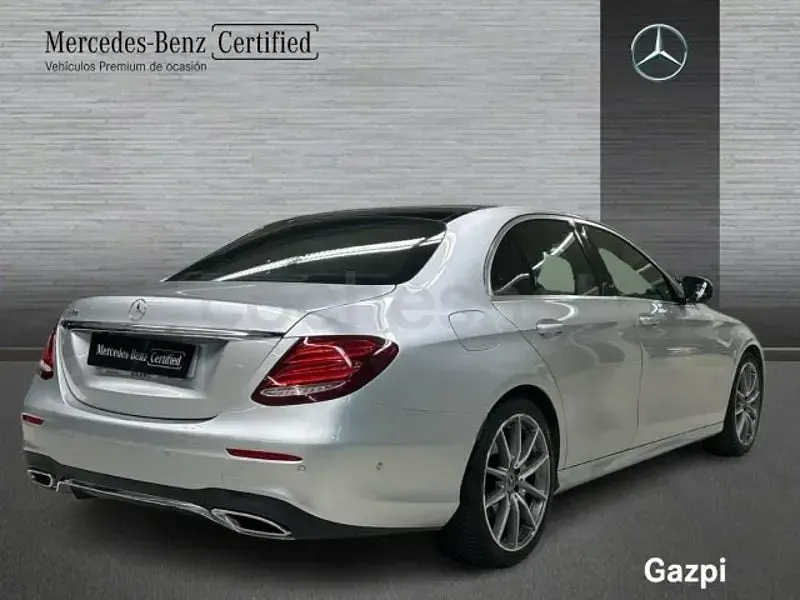 Usado Mercedes E220 AMG line 194 CV (142 kW) 2020 Gris / plata Berlina