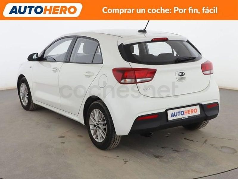 Usado Kia Rio 84 CV (61 kW) 2018 Blanco Berlina